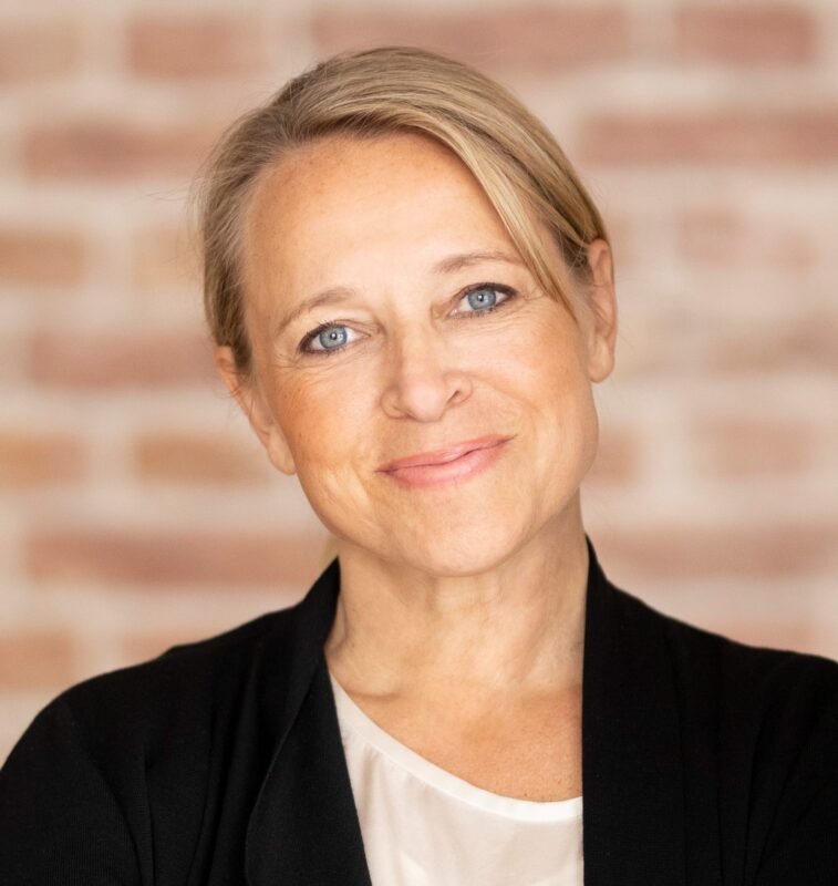 Porträt von Johanna Friedl-Naderer, Biogen