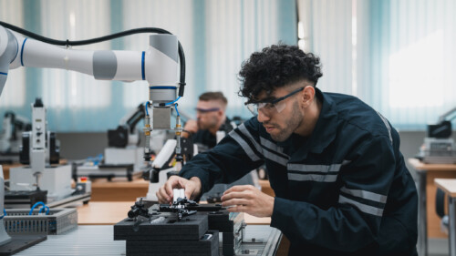 Zukunft sichern: Warum der Fachkräftebedarf zur Schlüsselherausforderung der Hightech Pharmaproduktion wird