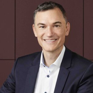Porträt von Florian Saur, Vorstandsmitglied von Interpharma (AstraZeneca)