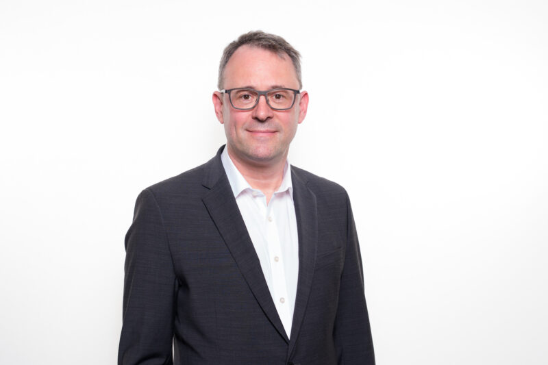 Portrait de Manuel Ackermann, responsable Affaires gouvernementales & Place pharmaceutique chez Interpharma
