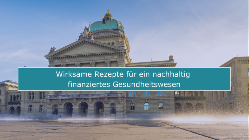 Bundeshaus mit dem Schriftzug «Wirksame Rezepte für ein nachhaltig finanziertes Gesundheitswesen»